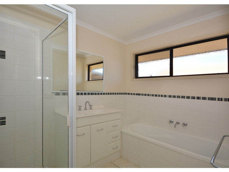 32 Joselyn Drive, Point Vernon QLD 4655