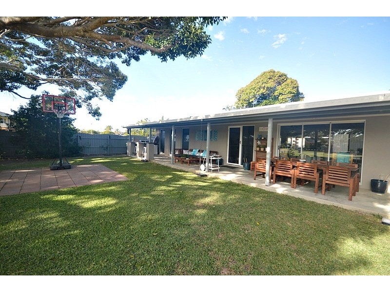 49 Hibiscus Street, Urangan QLD 4655