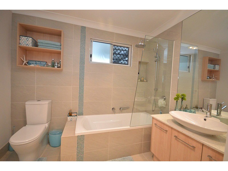 49 Hibiscus Street, Urangan QLD 4655