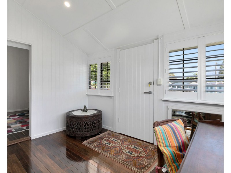 24 King Street, Urangan QLD 4655