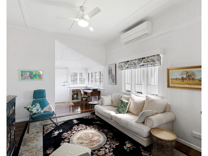 24 King Street, Urangan QLD 4655