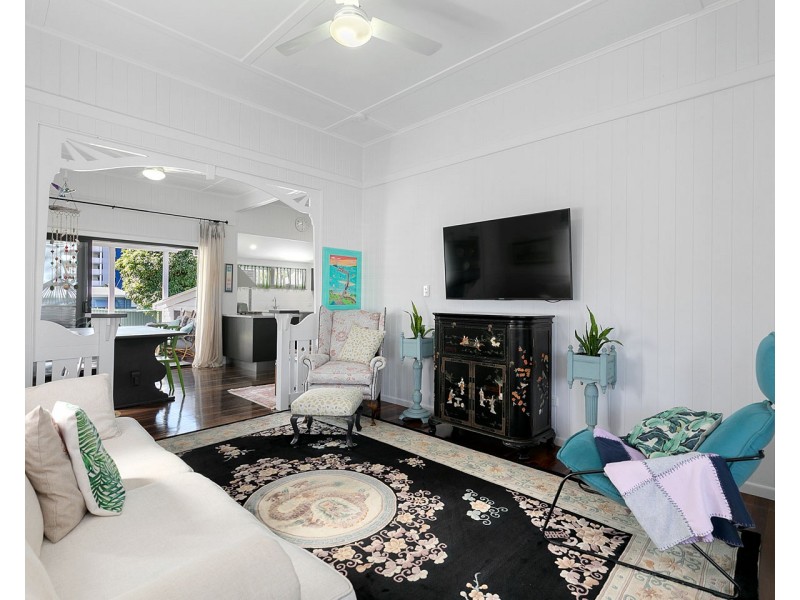 24 King Street, Urangan QLD 4655