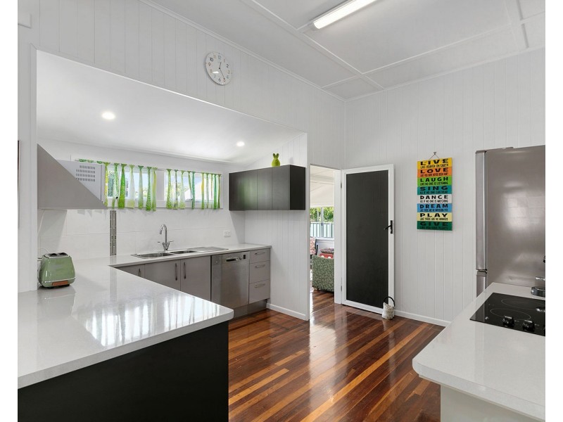 24 King Street, Urangan QLD 4655