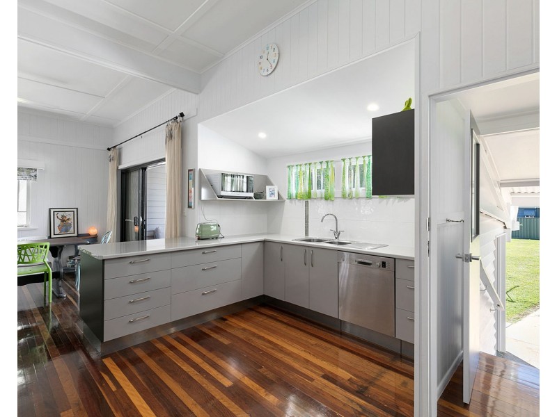 24 King Street, Urangan QLD 4655