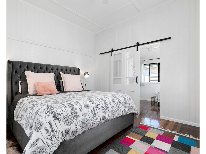 24 King Street, Urangan QLD 4655