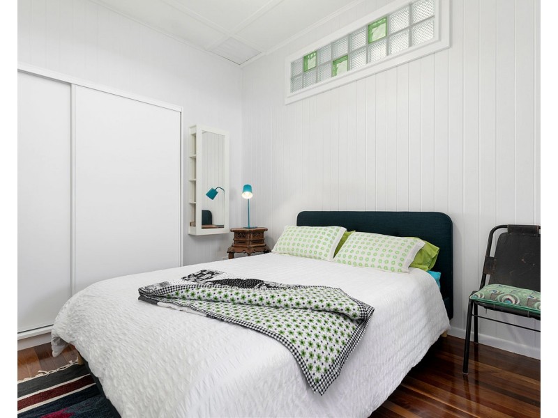 24 King Street, Urangan QLD 4655