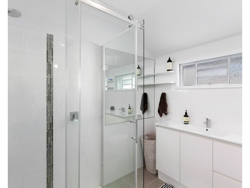 24 King Street, Urangan QLD 4655