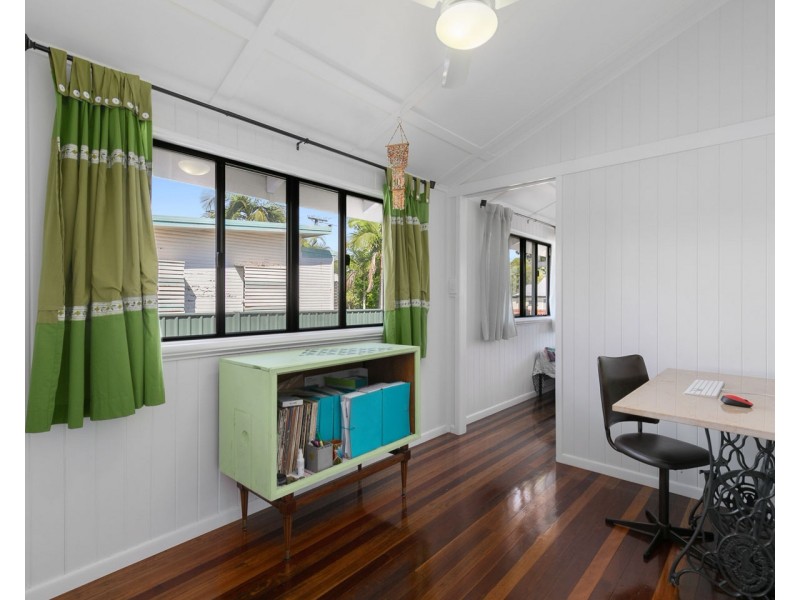 24 King Street, Urangan QLD 4655