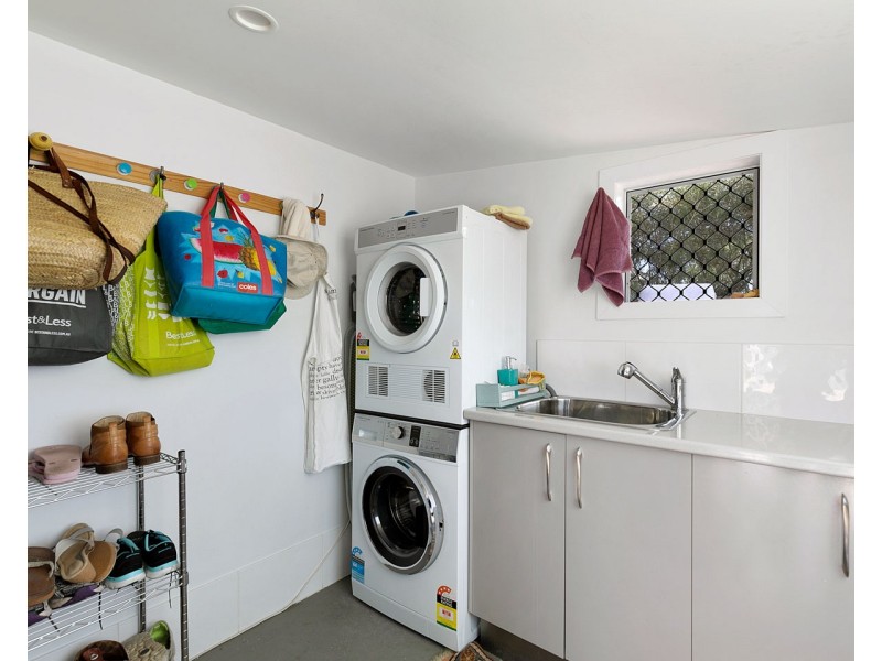 24 King Street, Urangan QLD 4655