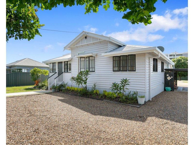 24 King Street, Urangan QLD 4655