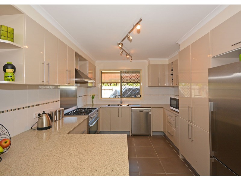 25 Anchorage Circuit, Point Vernon QLD 4655