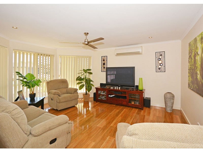 25 Anchorage Circuit, Point Vernon QLD 4655