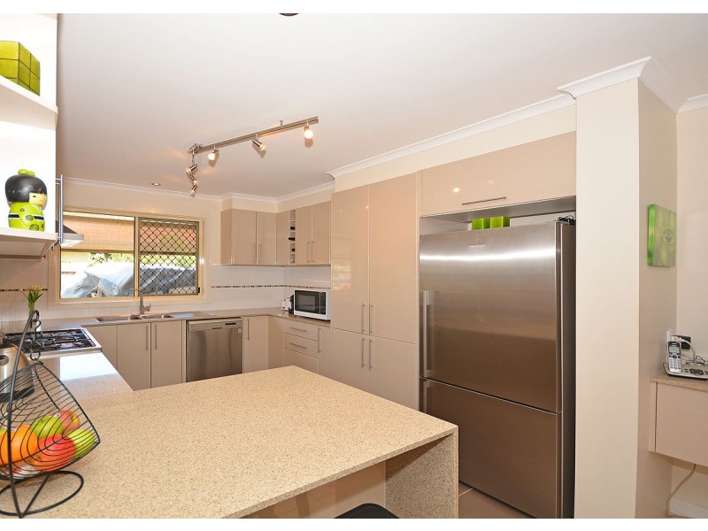 25 Anchorage Circuit, Point Vernon QLD 4655
