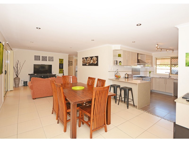 25 Anchorage Circuit, Point Vernon QLD 4655