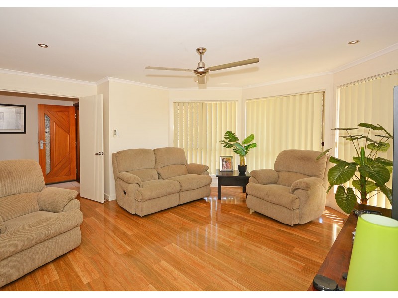 25 Anchorage Circuit, Point Vernon QLD 4655