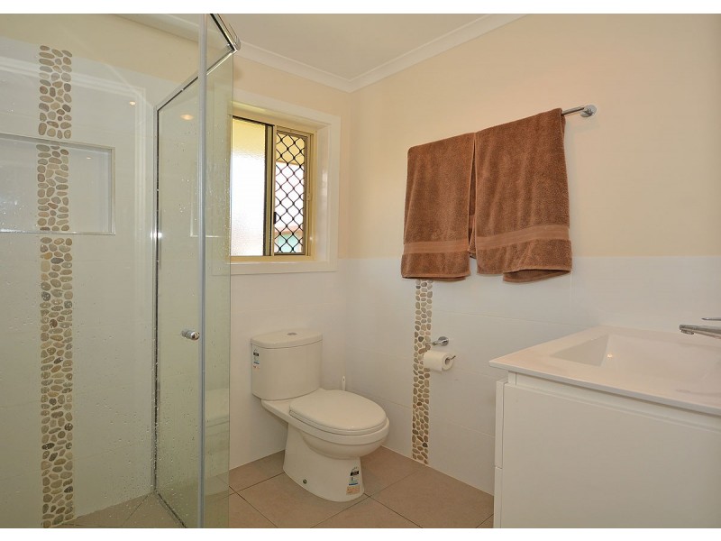25 Anchorage Circuit, Point Vernon QLD 4655