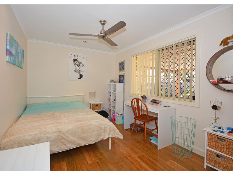 25 Anchorage Circuit, Point Vernon QLD 4655