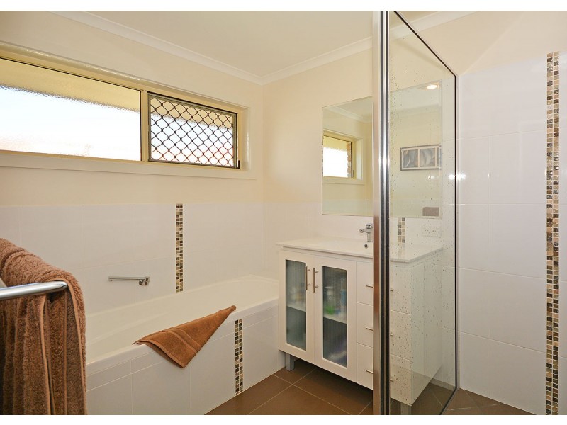 25 Anchorage Circuit, Point Vernon QLD 4655