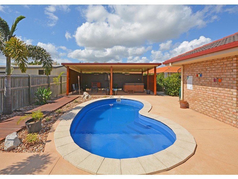 25 Anchorage Circuit, Point Vernon QLD 4655