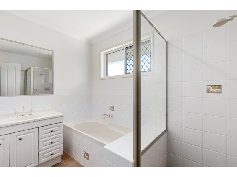 8 Wodalla Mews, Point Vernon QLD 4655