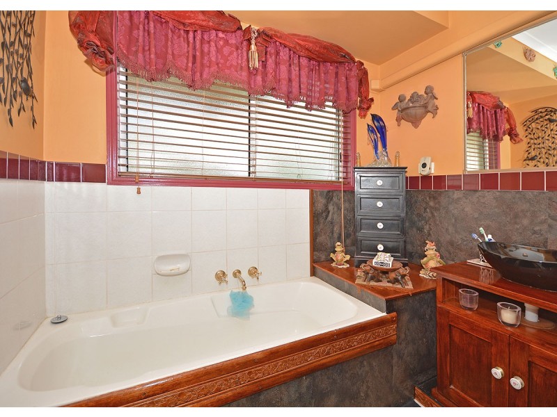 3 Rosella Way, Eli Waters QLD 4655