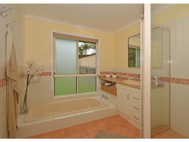 6 Lygon Court, Urraween QLD 4655