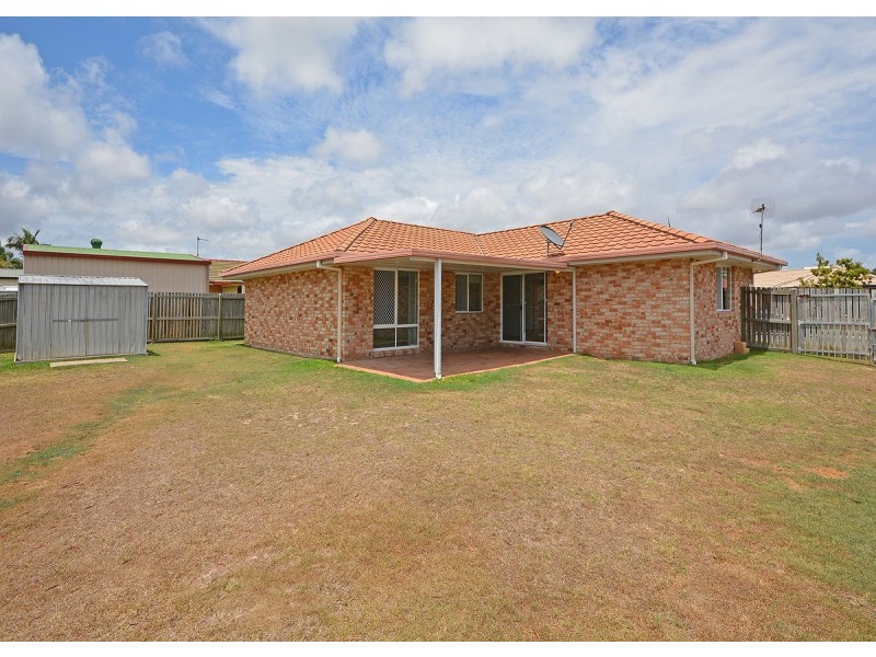 8 Ivybird Court, Torquay QLD 4655