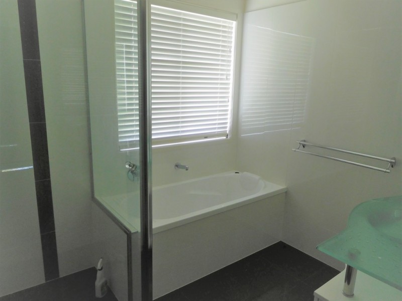 1 Bay Park Drive, Wondunna QLD 4655