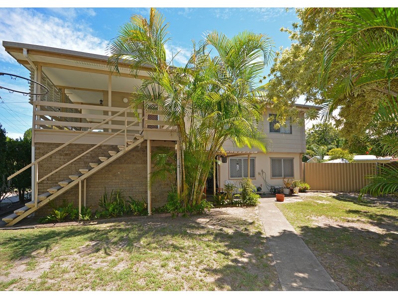 56 Margaret Street, Urangan QLD 4655