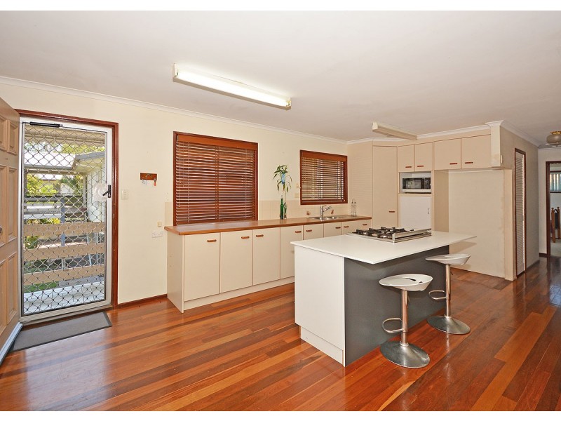 56 Margaret Street, Urangan QLD 4655