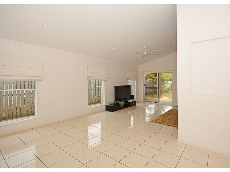 35 Earl St Vincent Circuit, Eli Waters QLD 4655