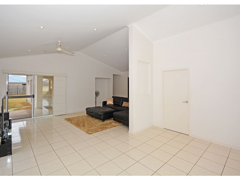 35 Earl St Vincent Circuit, Eli Waters QLD 4655