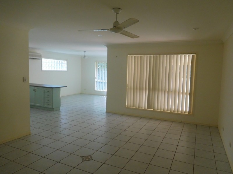 170 Kingfisher Parade, Toogoom QLD 4655