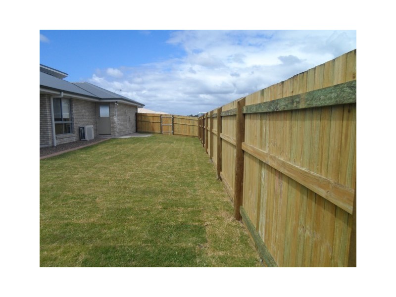 23 Bounty Circuit, Eli Waters QLD 4655