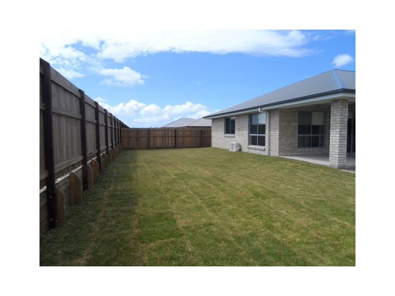 23 Bounty Circuit, Eli Waters QLD 4655