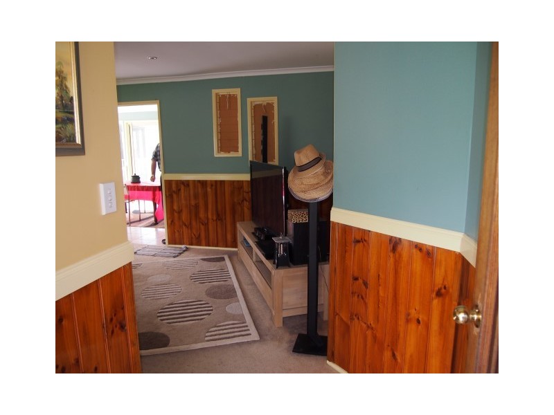 135 Old Coach Road, Oakhurst QLD 4650