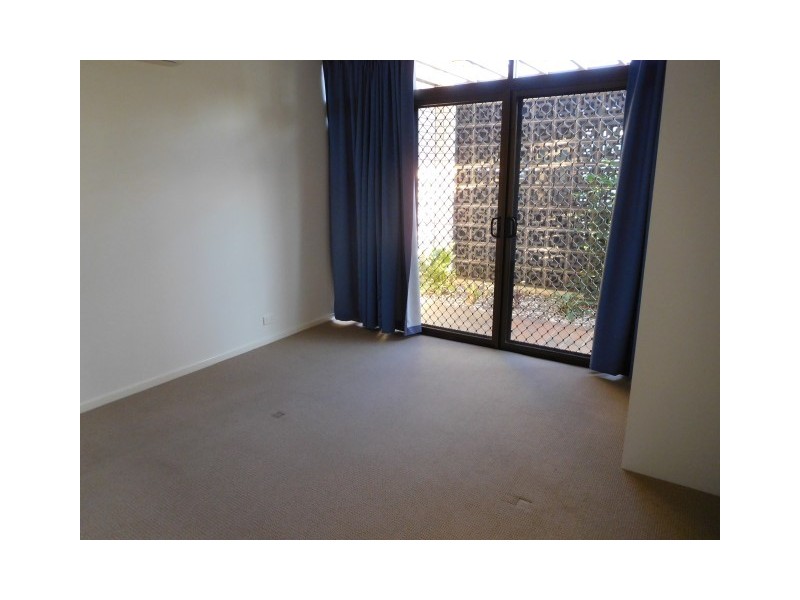 64 Esplanade, Point Vernon QLD 4655