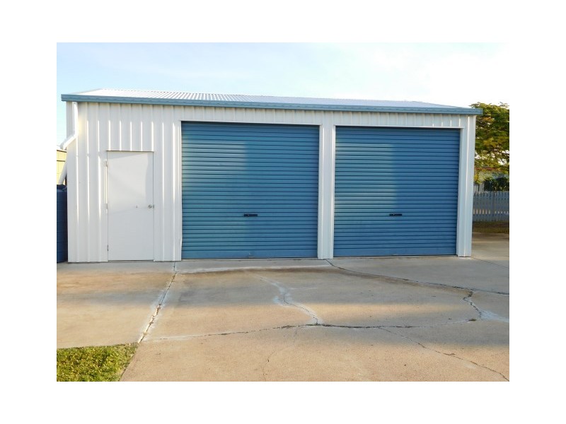 64 Esplanade, Point Vernon QLD 4655