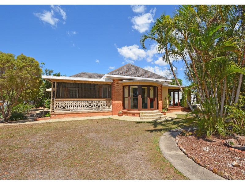 12 Crescent Street, Urangan QLD 4655