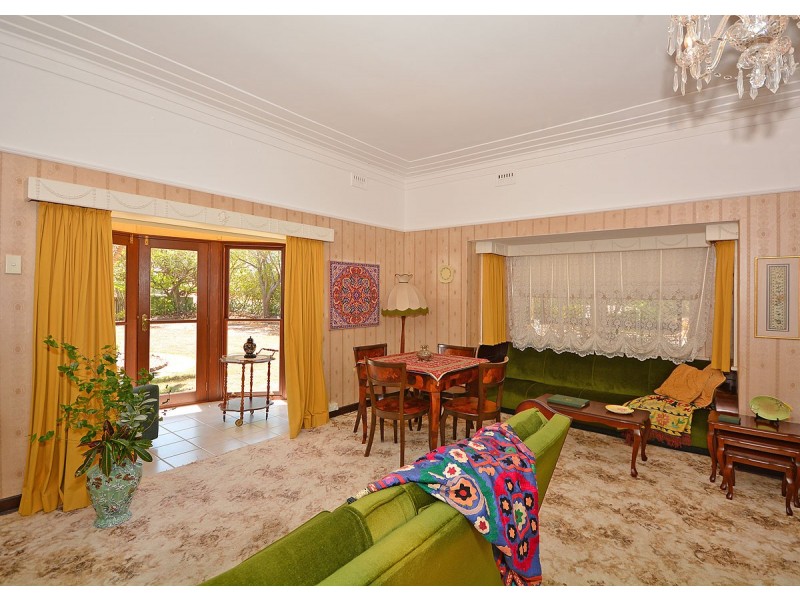 12 Crescent Street, Urangan QLD 4655