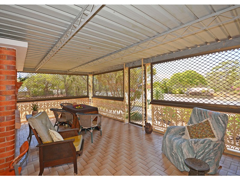 12 Crescent Street, Urangan QLD 4655