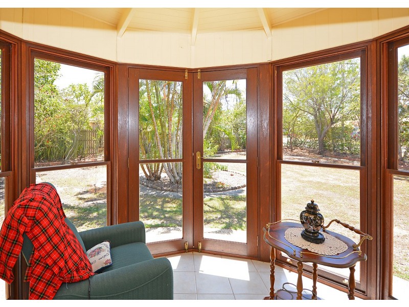 12 Crescent Street, Urangan QLD 4655