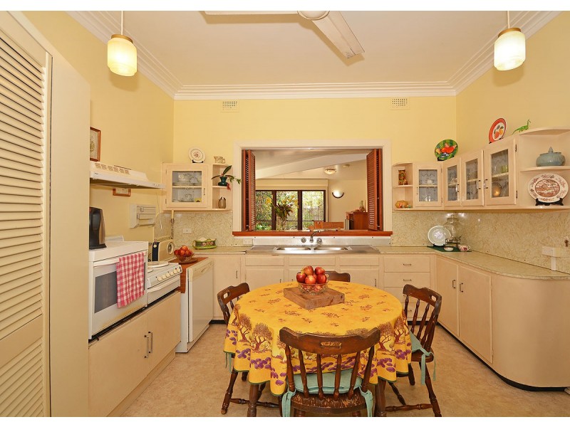 12 Crescent Street, Urangan QLD 4655