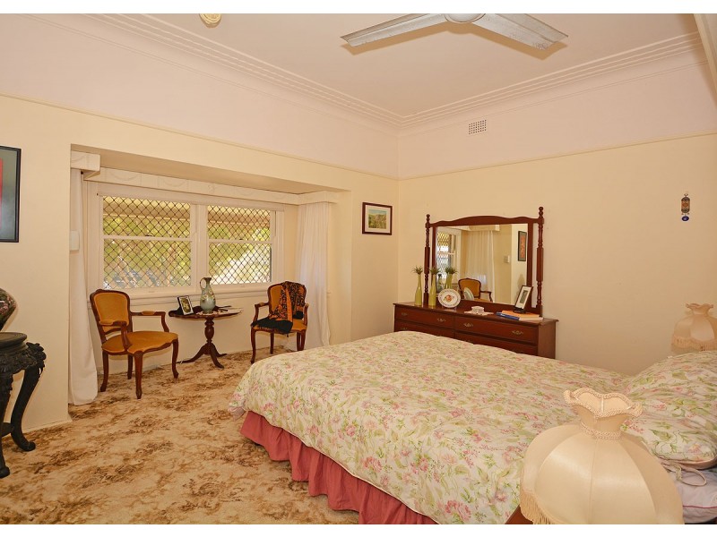 12 Crescent Street, Urangan QLD 4655