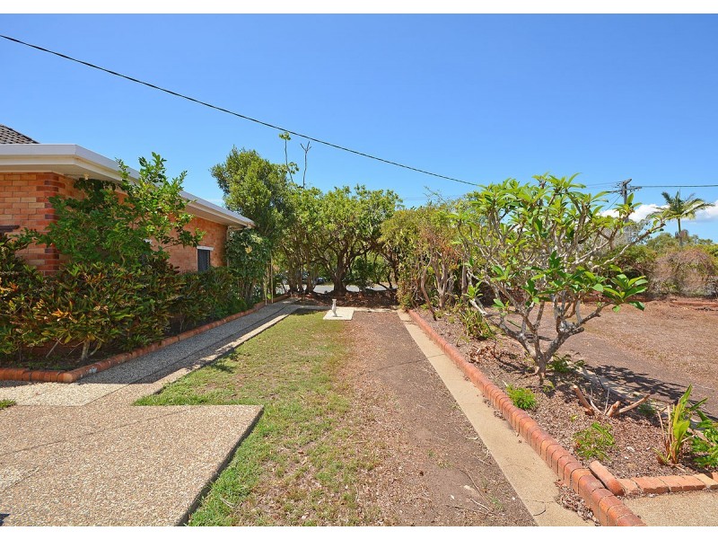 12 Crescent Street, Urangan QLD 4655