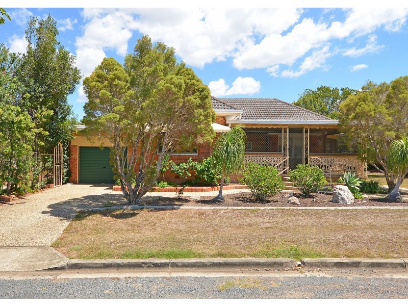 12 Crescent Street, Urangan QLD 4655