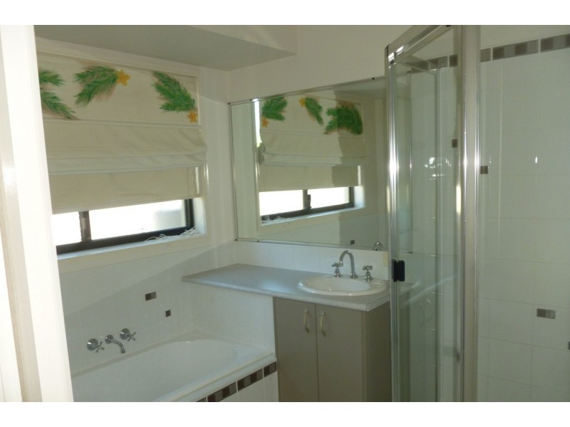 1 Northwest Bay Court, Wondunna QLD 4655