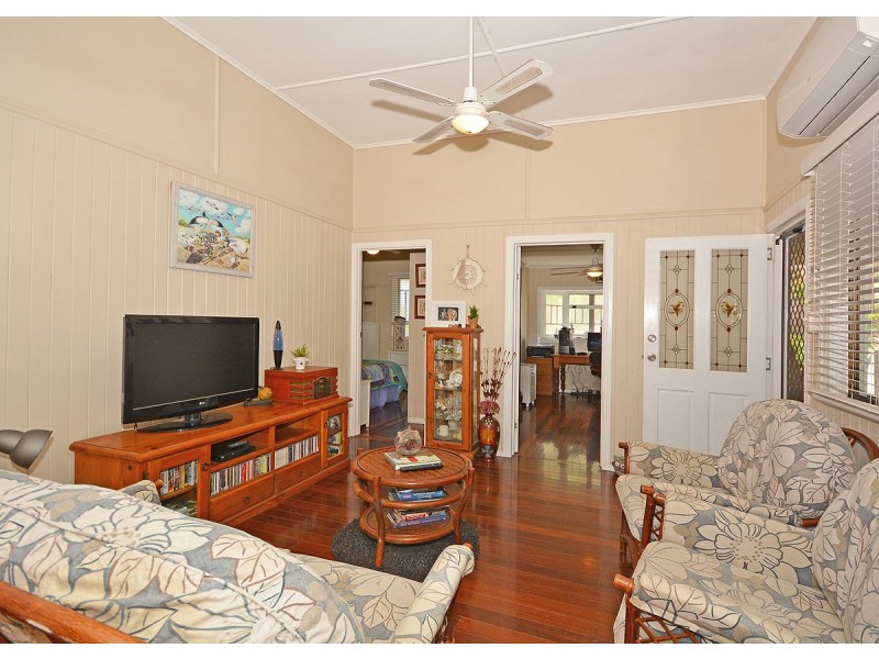 68 Dayman Street, Urangan QLD 4655