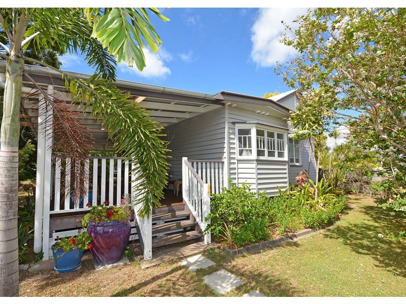 68 Dayman Street, Urangan QLD 4655