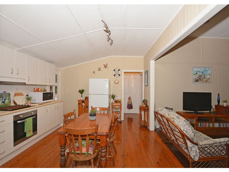 68 Dayman Street, Urangan QLD 4655